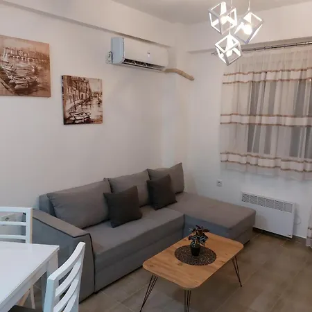 Aqua Lux 4 *