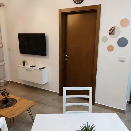 Aqua Lux 4 Apartment